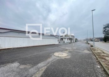 Foto 9 - Capannone via del Cristo
 
21, Manzano - foto 9