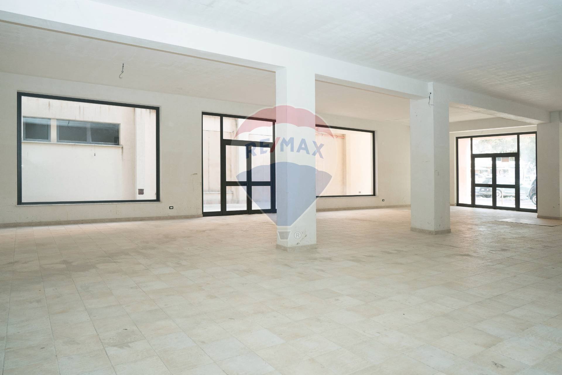 Stanza vuota - Locale Commerciale Via Livatino
 
30, Enna - foto 2