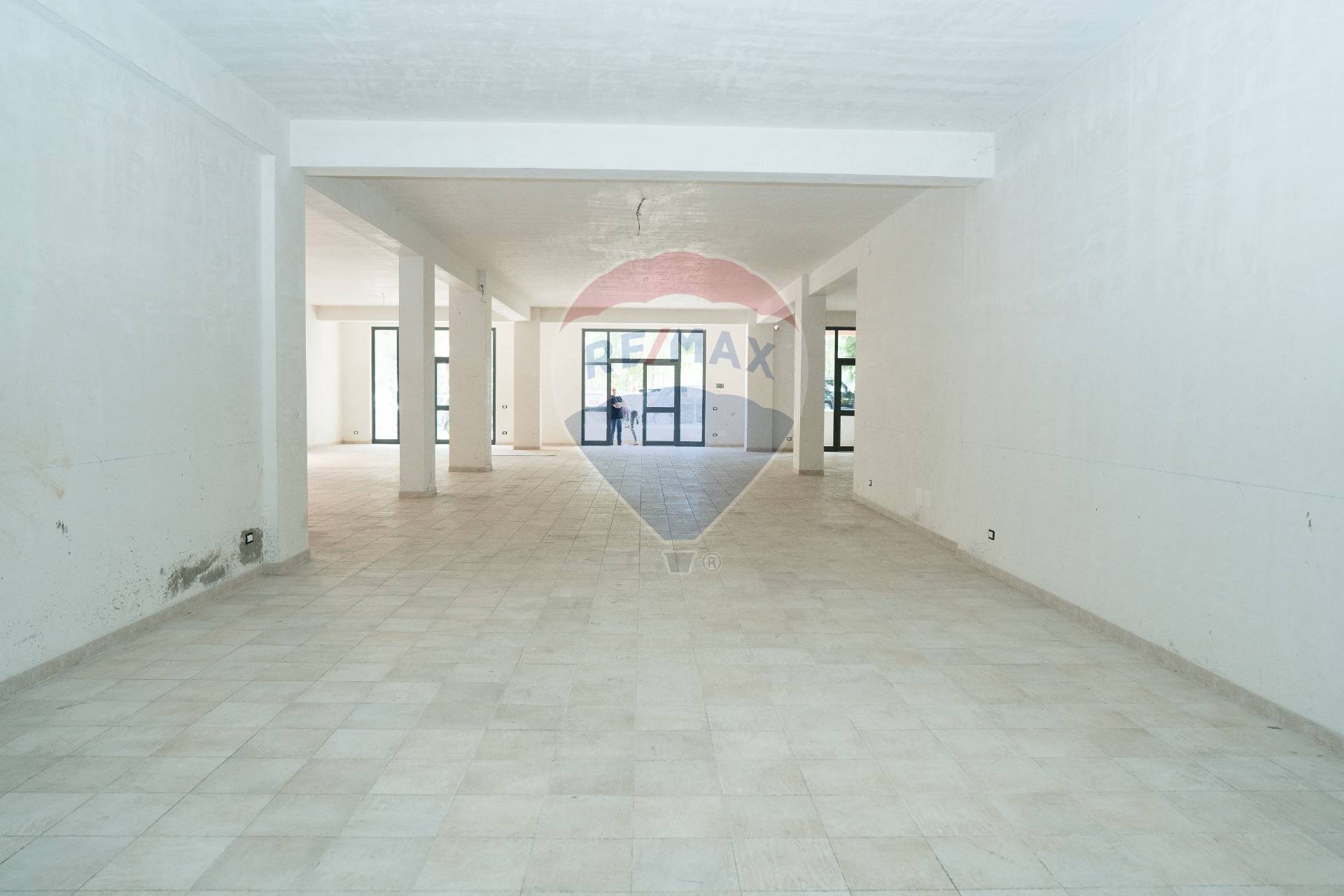 Stanza vuota - Locale Commerciale Via Livatino
 
30, Enna - foto 3