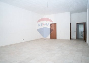 Stanza vuota - Locale Commerciale Via Livatino
 
30, Enna - foto 15