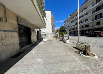 Foto 3 - Negozio VIA SALVO D'ACQUISTO
27, Caserta - foto 3