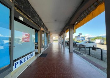 Negozio Locale Commerciale Via Cuneo, Barge - foto 2