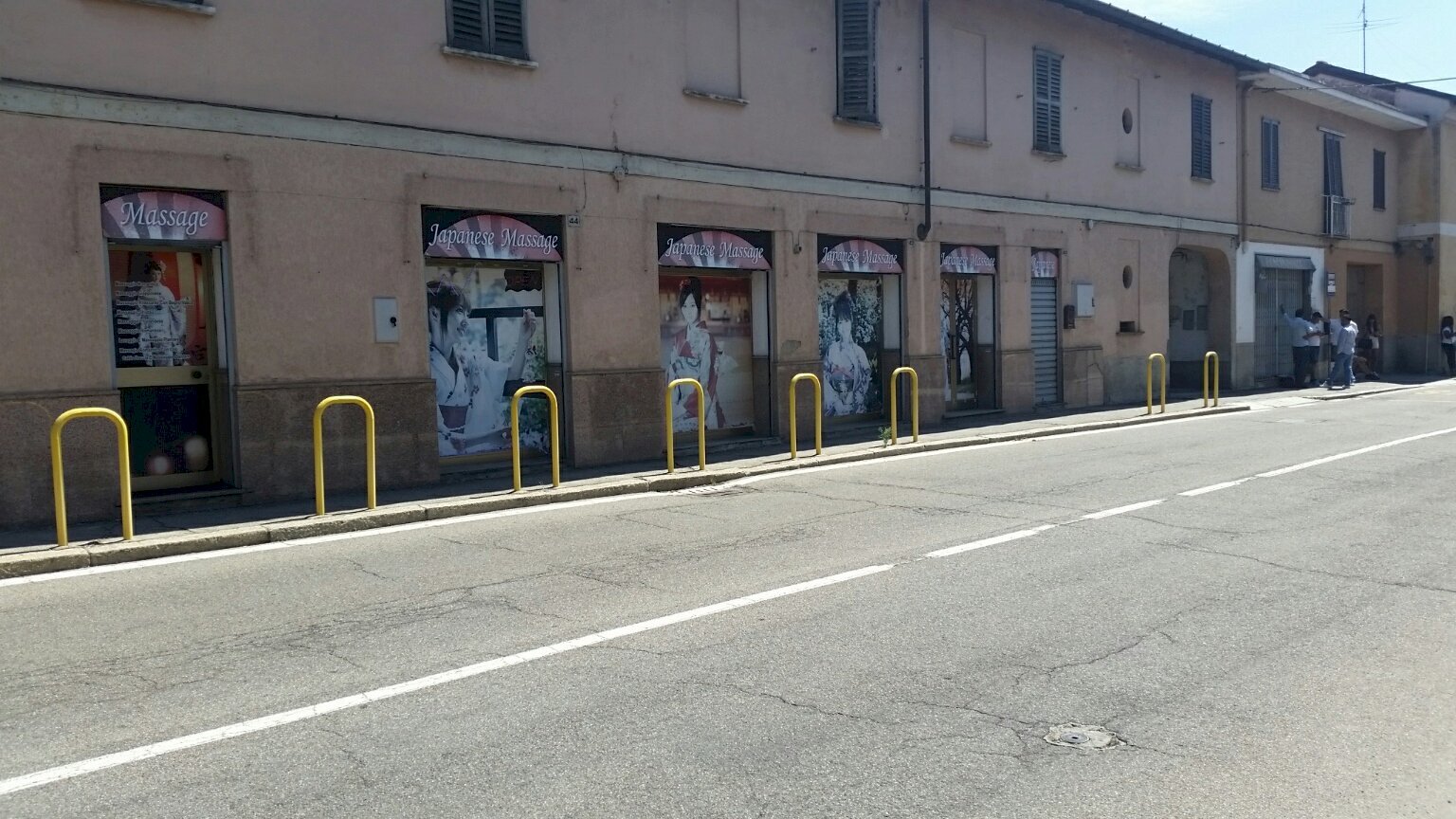 Foto 2 - Negozio Via Generale Espinasse
 
38/40, Magenta - foto 2