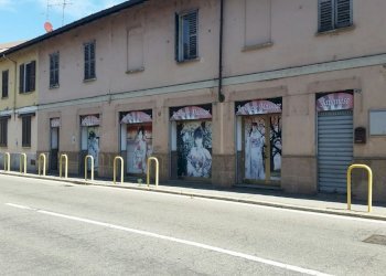 Foto 1 - Negozio Via Generale Espinasse
 
38/40, Magenta - foto 1