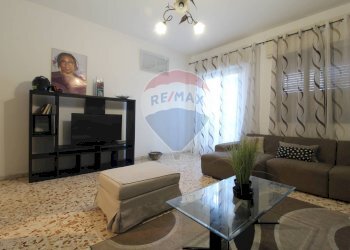 Soggiorno - Appartamento Via Cibele
 
51, Catania - foto 2