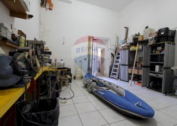 Dispensa di stoccaggio - Shop Via Cibele
 
53, Catania - photo 2