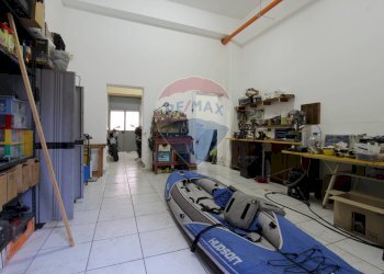 Dispensa di stoccaggio - Shop Via Cibele
 
53, Catania - photo 4