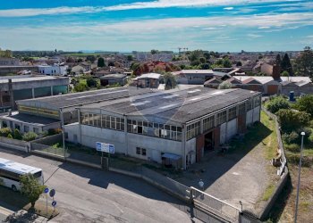 Edificio all\'aperto - Capannone Via dell'Artigianato
 
19, Robbio - foto 1