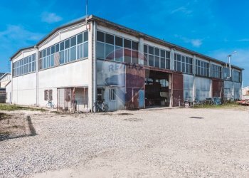 Edificio all\'aperto - Capannone Via dell'Artigianato
 
19, Robbio - foto 2