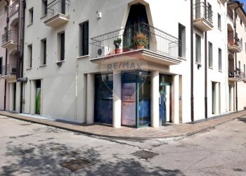 Edificio all\'aperto - Locale Commerciale Via 8-9 Maggio 1848
 
6, Cornuda - foto 1