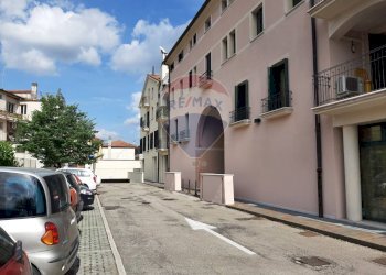 Edificio all\'aperto - Locale Commerciale Via 8-9 Maggio 1848
 
6, Cornuda - foto 4