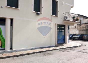 Edificio all\'aperto - Locale Commerciale Via 8-9 Maggio 1848
 
6, Cornuda - foto 6