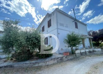 Foto 1 - Casa semi indipendente Contrada COLLEPALMA
 
6/7, Loreto Aprutino - foto 1