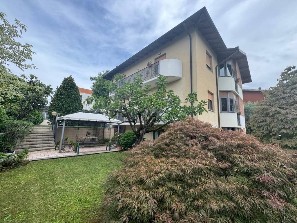 Giardino - Villa via Patrioti, 22, Induno Olona - foto 3