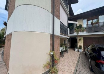 Facciata - Villa via Patrioti, 22, Induno Olona - foto 23