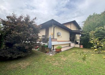 Giardino - Villa via Patrioti, 22, Induno Olona - foto 1