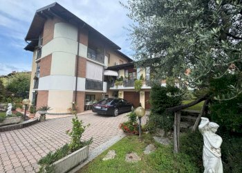 Giardino - Villa via Patrioti, 22, Induno Olona - foto 6