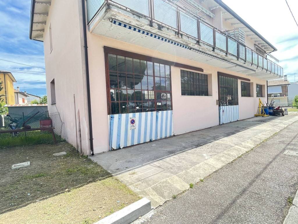 Facciata - Negozio via Goro, Ravenna (zona Porto Corsini) - foto 3