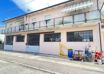 Facciata - Negozio via Goro, Ravenna (zona Porto Corsini) - foto 1