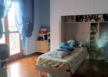 Camera da letto - Quadrilocale via San Bernardo, 49, Mondovì - foto 2