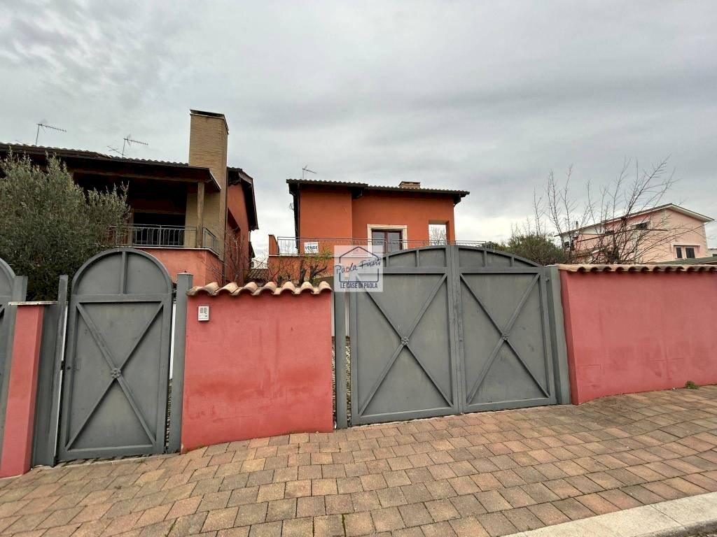 Facciata - Villa a Schiera via delle Fresie, Anzio - foto 2