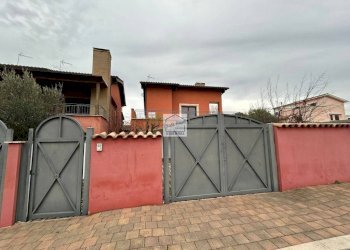 Facciata - Villa a Schiera via delle Fresie, Anzio - foto 2