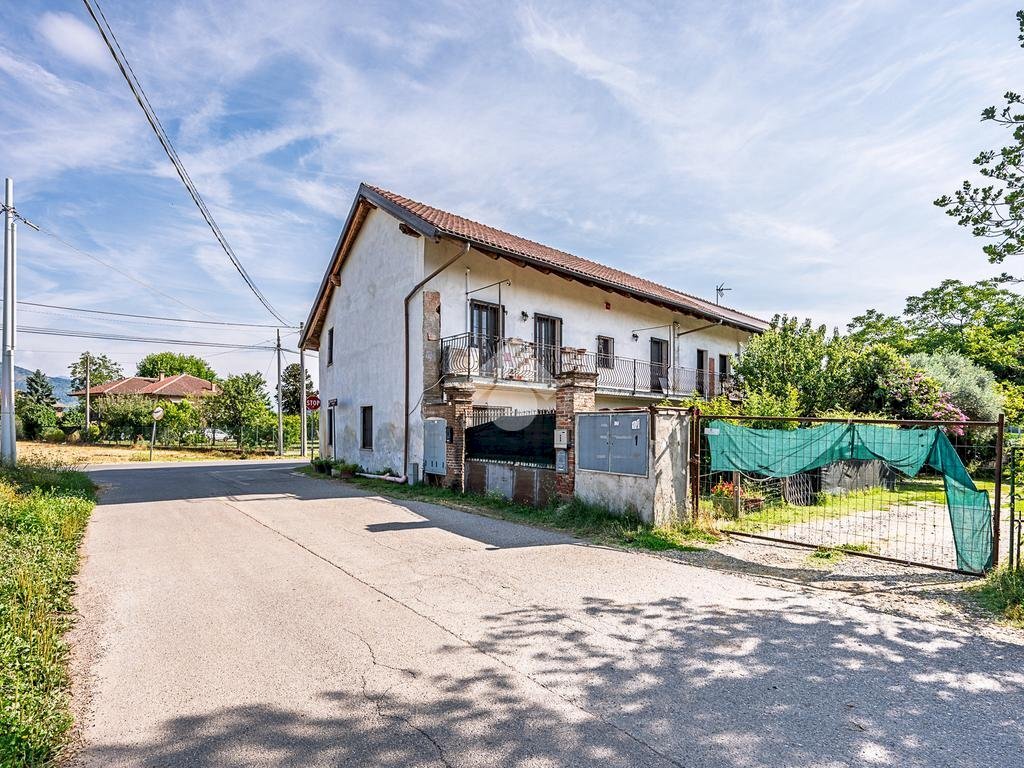 Four-room apartment Via Ugo Foscolo, San Gillio - photo 1