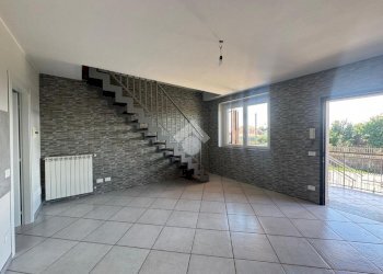 Trilocale Via XXV Aprile, Suno - foto 1