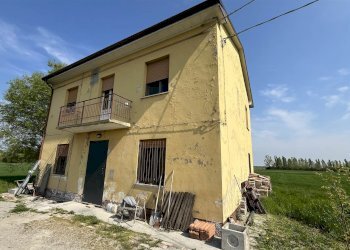 Independent house Mirandola - photo 1