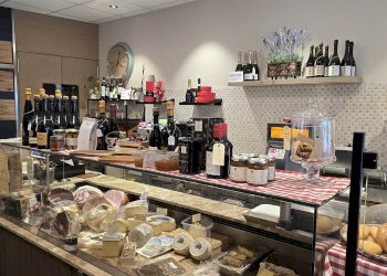 Attività Commerciale Piazza Martiri 32, Reggiolo - foto 1