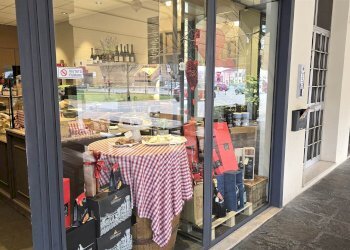 Attività Commerciale Piazza Martiri 32, Reggiolo - foto 2