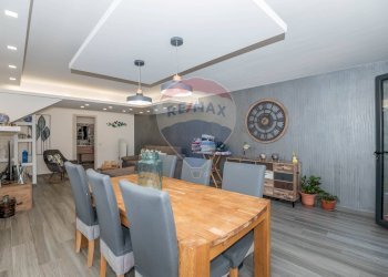 Sala da pranzo - Villa a Schiera Via Giacomo Vaccaro
 
73, Caltagirone - foto 6