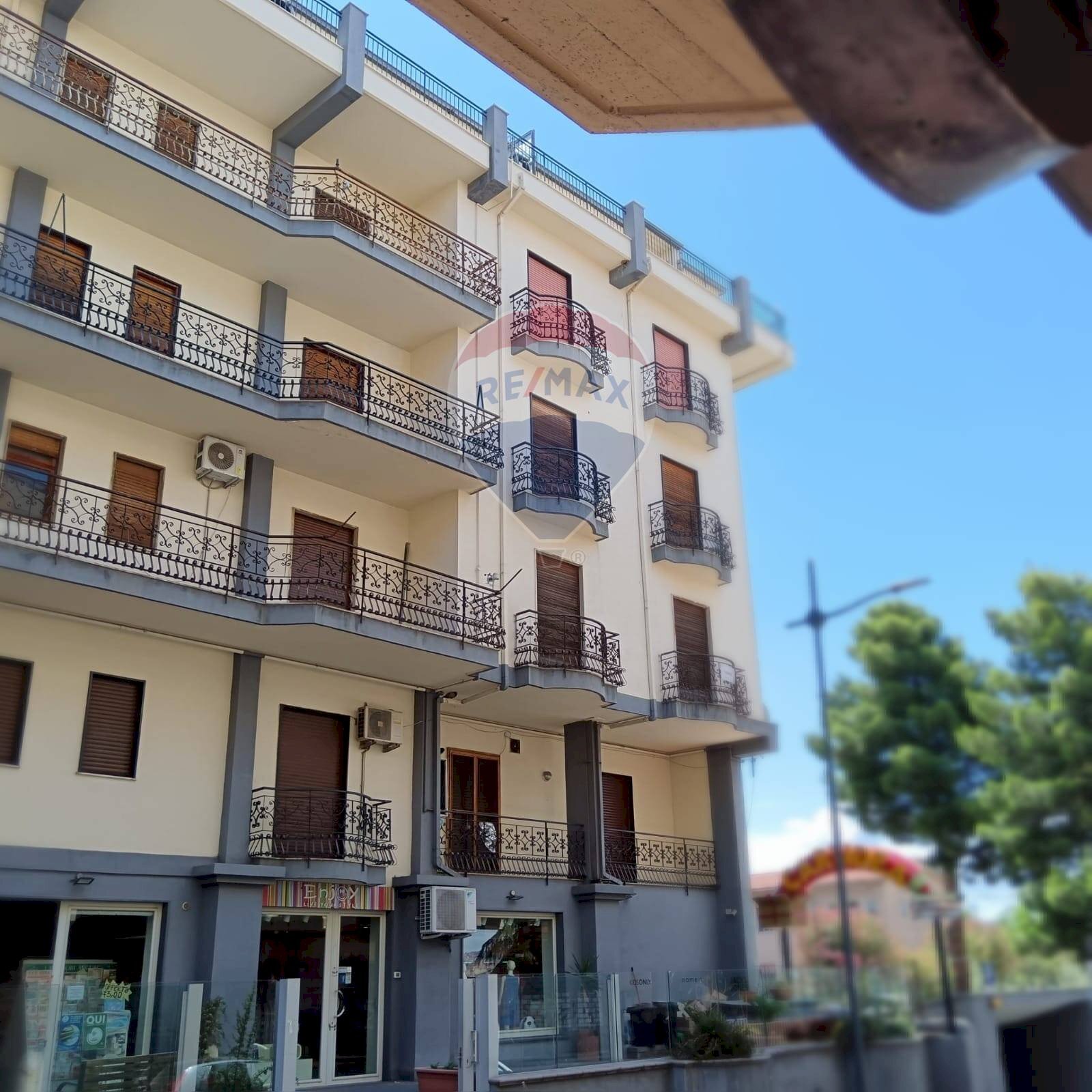 Edificio all\'aperto - Four-room apartment Via Catania
284, Adrano - photo 2