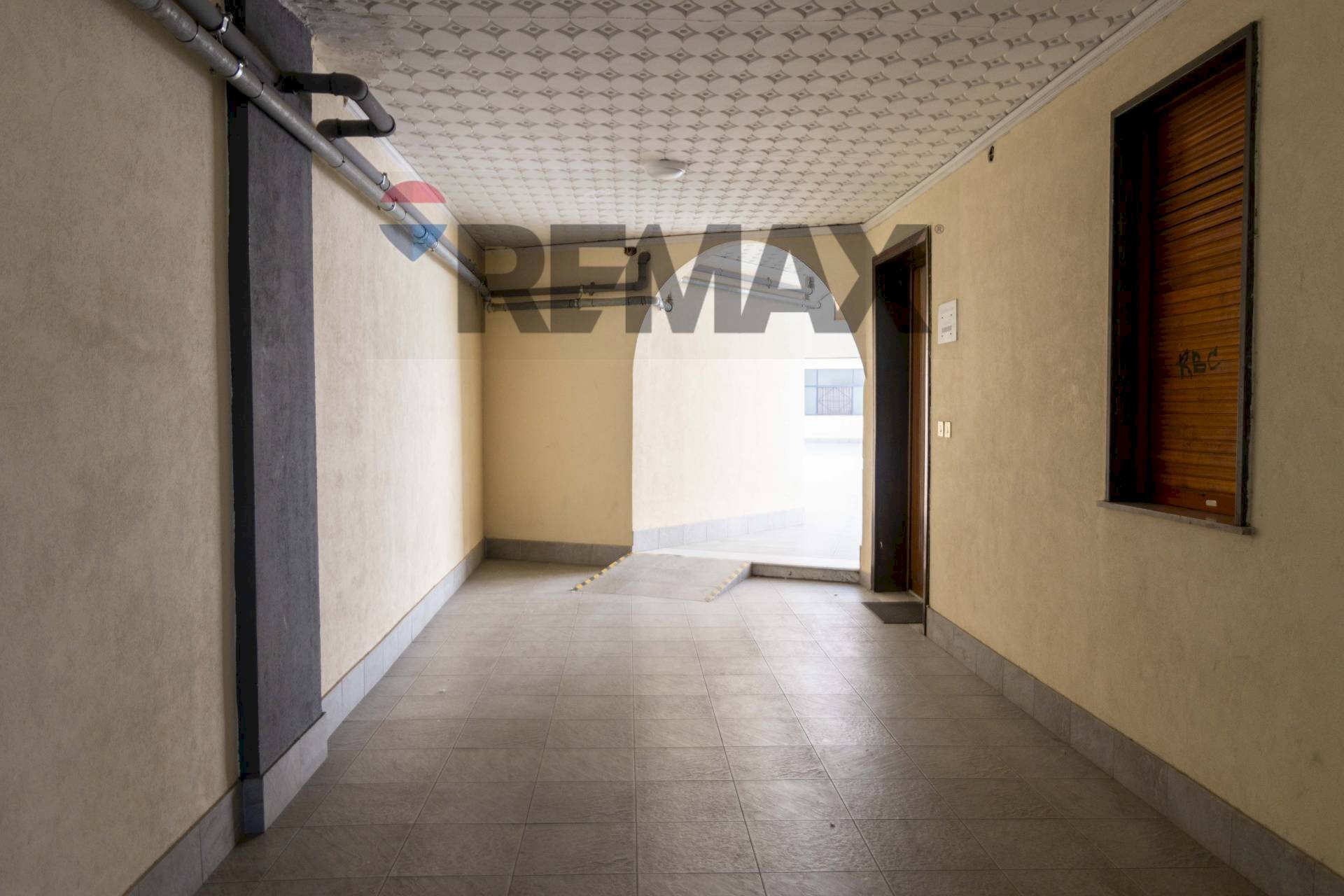 Hall / corridoio - Four-room apartment Via Catania
 
284, Adrano - photo 2