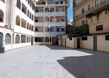 Edificio all\'aperto - Quadrilocale Via Catania
 
284, Adrano - foto 5