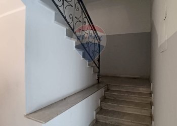 Scale - Quadrilocale Via Catania
 
284, Adrano - foto 6