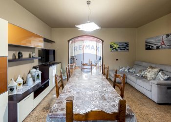 Sala da pranzo - Villa a Schiera Via Venticinque Aprile
 
47, Carpaneto Piacentino - foto 6