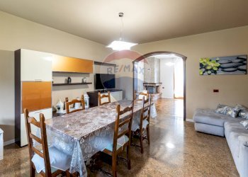 Sala da pranzo - Villa a Schiera Via Venticinque Aprile
 
47, Carpaneto Piacentino - foto 8