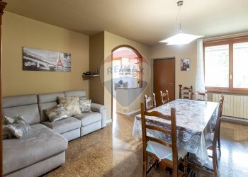 Sala da pranzo - Villa a Schiera Via Venticinque Aprile
 
47, Carpaneto Piacentino - foto 10