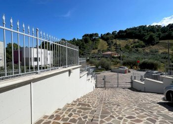 Foto 61 - Villa VIA CHIAPPINELLO
 
54, Montesilvano - foto 61