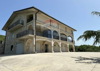 Edificio all\'aperto - Villa Via Valloni
 
15, Colli a Volturno - foto 2