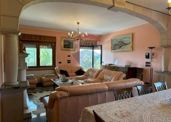 Sala da pranzo - Villa Via Valloni
 
15, Colli a Volturno - foto 26