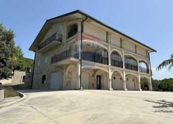 Edificio all\'aperto - Villa Via Valloni
 
15, Colli a Volturno - foto 159