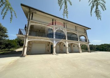 Edificio all\'aperto - Villa Via Valloni
 
15, Colli a Volturno - foto 161