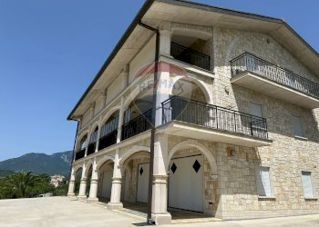 Edificio all\'aperto - Villa Via Valloni
 
15, Colli a Volturno - foto 165