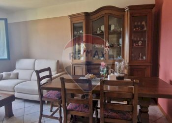 Sala da pranzo - Quadrilocale Via del Torchio
 
8, Pella - foto 10