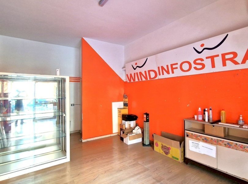 Commercial Premises Mondragone - photo 1