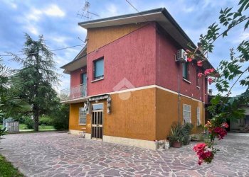 Independent house Via Canale, Molinella - photo 1