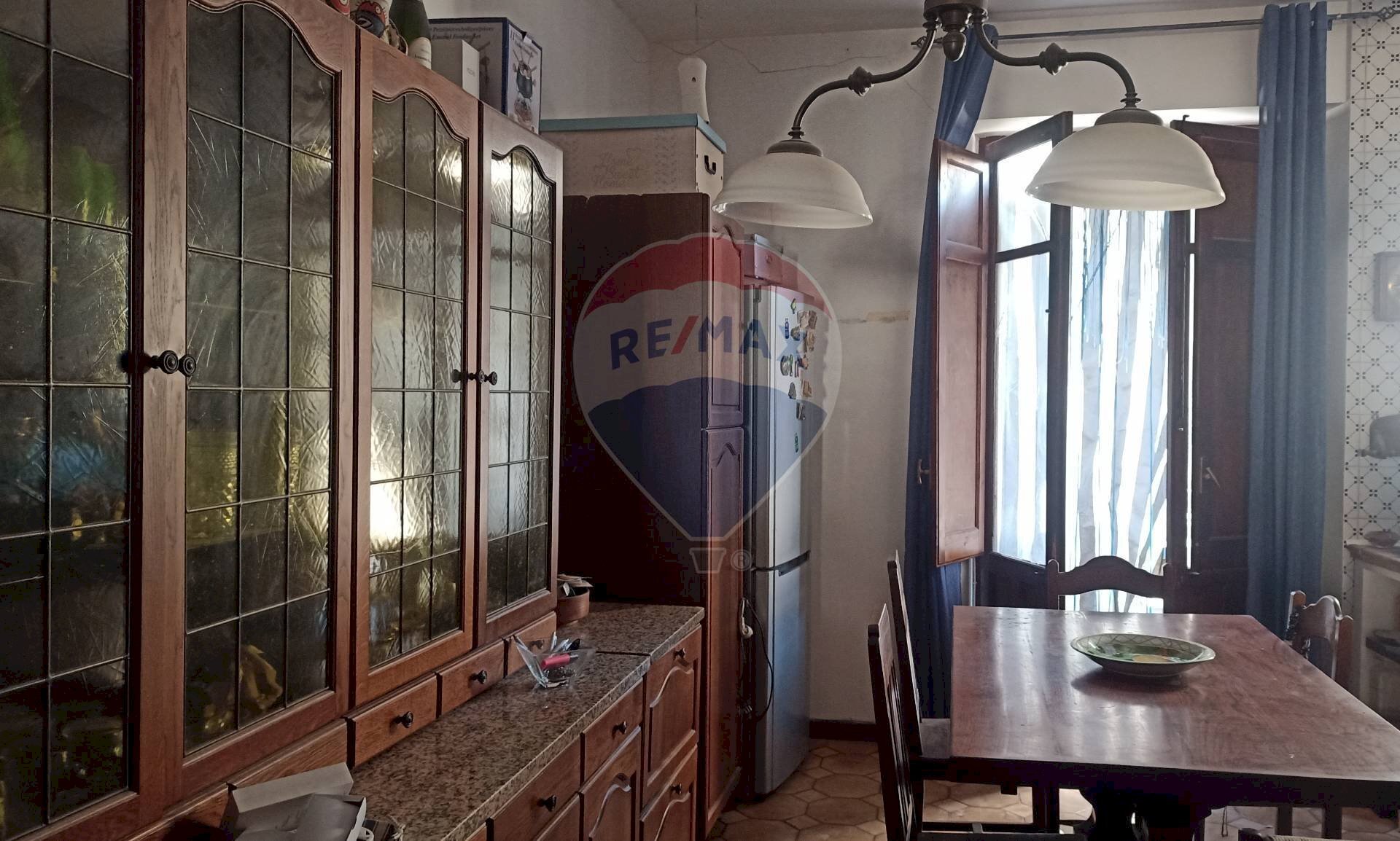 Sala da pranzo - Quadrilocale Via G. Garibaldi
 
10, Balestrate - foto 2