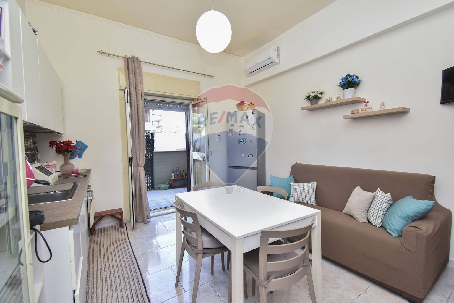 Sala da pranzo - Bilocale Via Mariannina Coffa Caruso
 
3, Catania - foto 3